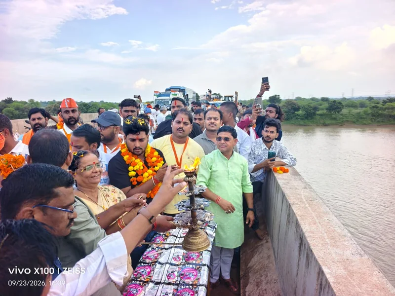 गैसाबाद में व्यारमा नदी पुल पर गंगा आरती के साथ सेवा संकल्प यात्रा का आगाज़ हटा विधायक श्रीमति खटीक ने की…