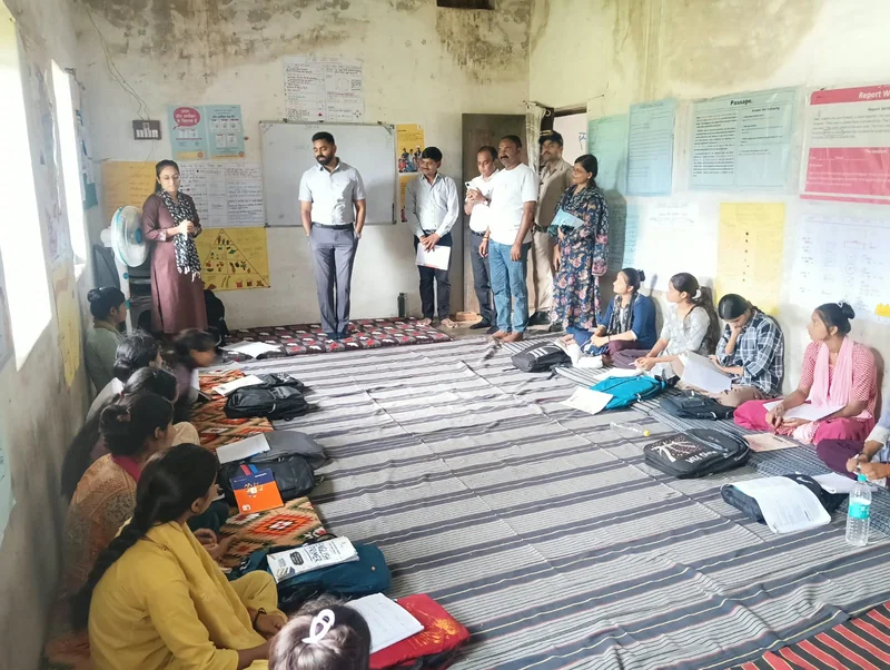जिला पंचायत सीईओ श्री विशाल धाकड़ ने बड़ागांव खुर्द का किया दौरा प्रथम संस्थान की बालिकाओं से संवाद कर शिक्षा…